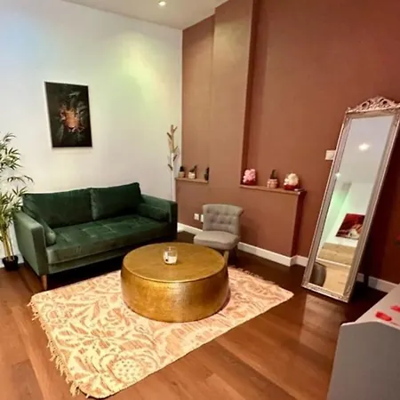 Colline, La Jacuzzi Cinema Prive