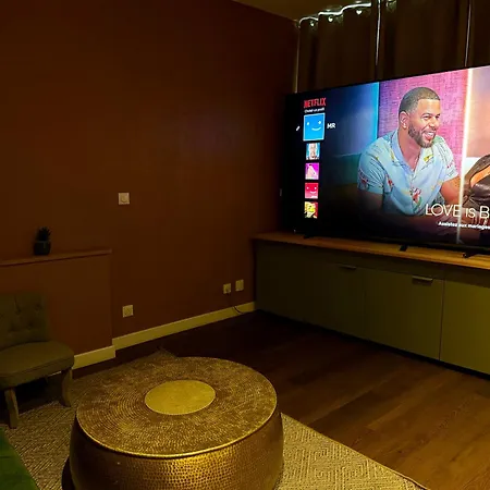 Apartament Colline, La Jacuzzi Cinema Prive *