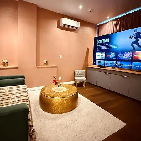 Apartment Colline, La Jacuzzi Cinema Prive *