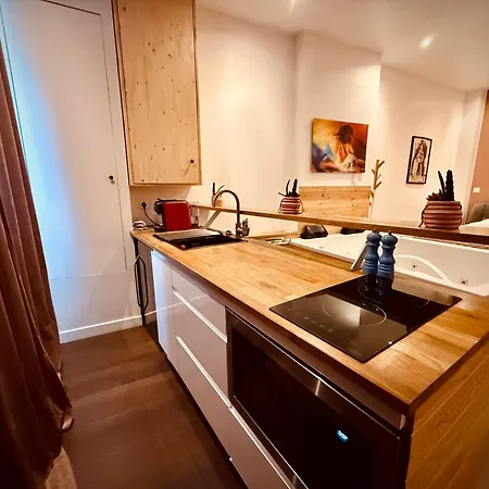 Nancy-Place, Colline, La Suite Jacuzzi, Cinema, Clim *