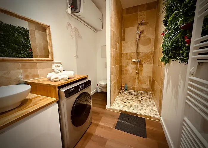 Colline, La Jacuzzi Cinema Prive Nancy